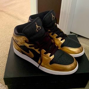 Air Jordan 1 Mid SE Big Kids 6.5